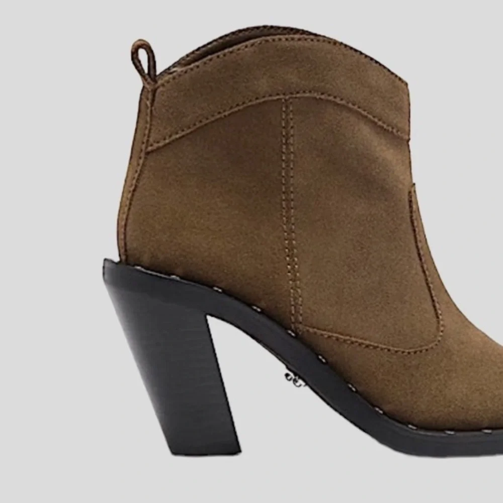 Rebecca Minkoff Ankle Boot ♥️ Like and get 40%‎ offer!